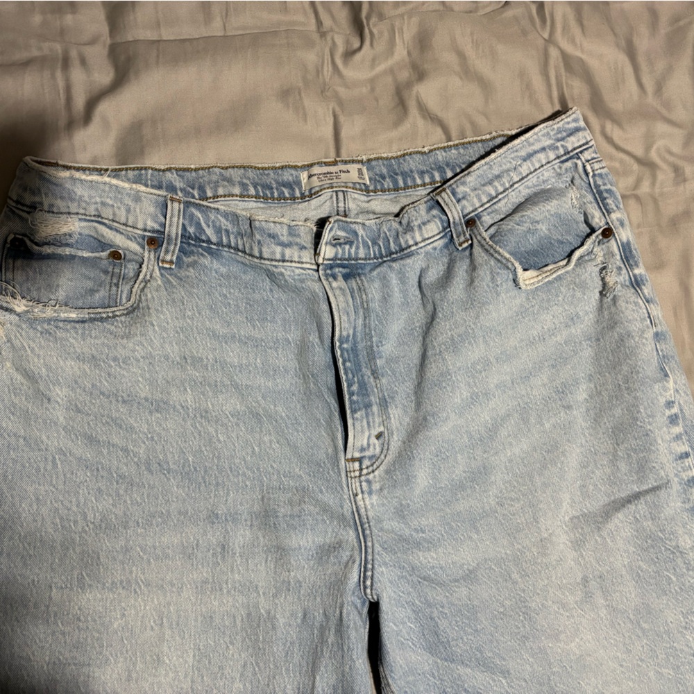 Abercrombie & Fitch Women's Light Blue Straight Leg Jeans